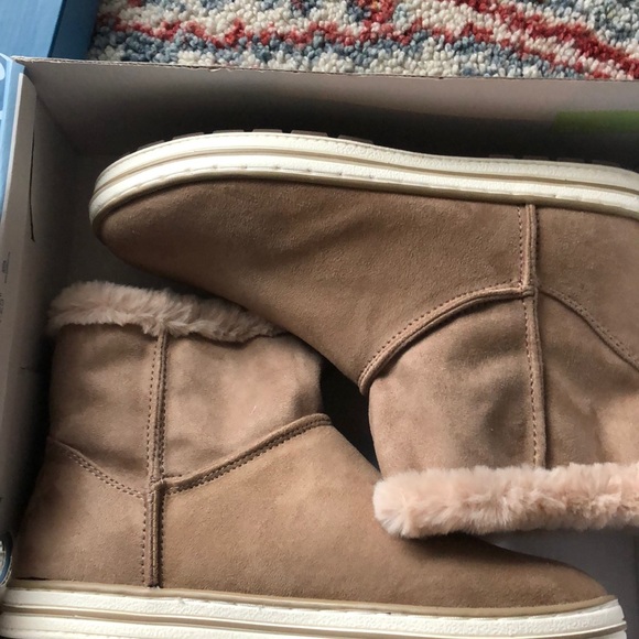 Mountain sole taupe boots size 9.  Fur lined new - Picture 6 of 6